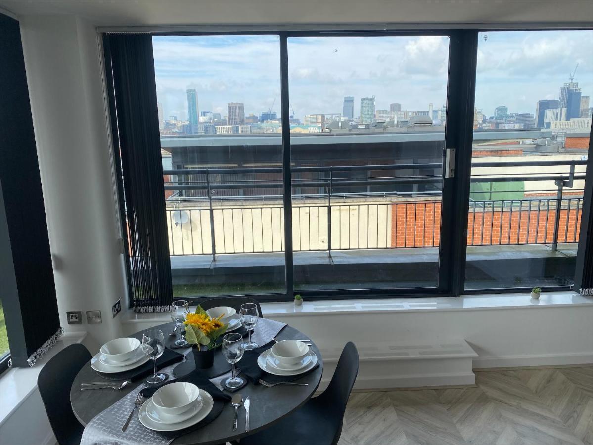 Penthouse - Amazing City Skyline Views - Free Parking - Balcony - Utilita Arena - New St Station - Bullring Shopping Birmingham Dış mekan fotoğraf