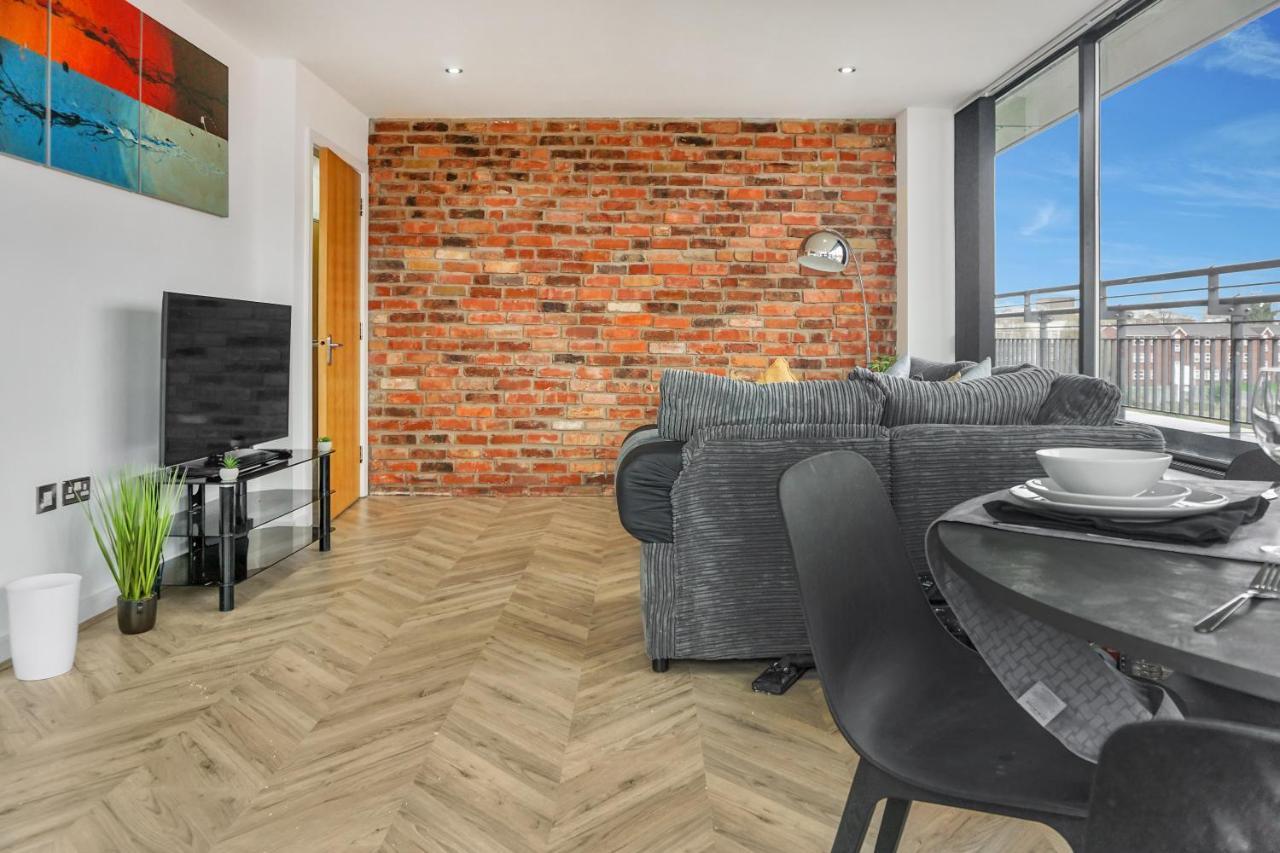 Penthouse - Amazing City Skyline Views - Free Parking - Balcony - Utilita Arena - New St Station - Bullring Shopping Birmingham Dış mekan fotoğraf