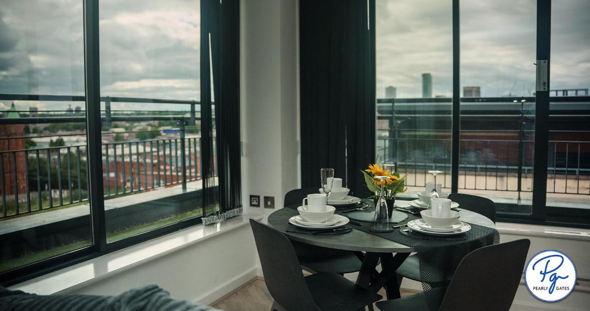 Penthouse - Amazing City Skyline Views - Free Parking - Balcony - Utilita Arena - New St Station - Bullring Shopping Birmingham Dış mekan fotoğraf
