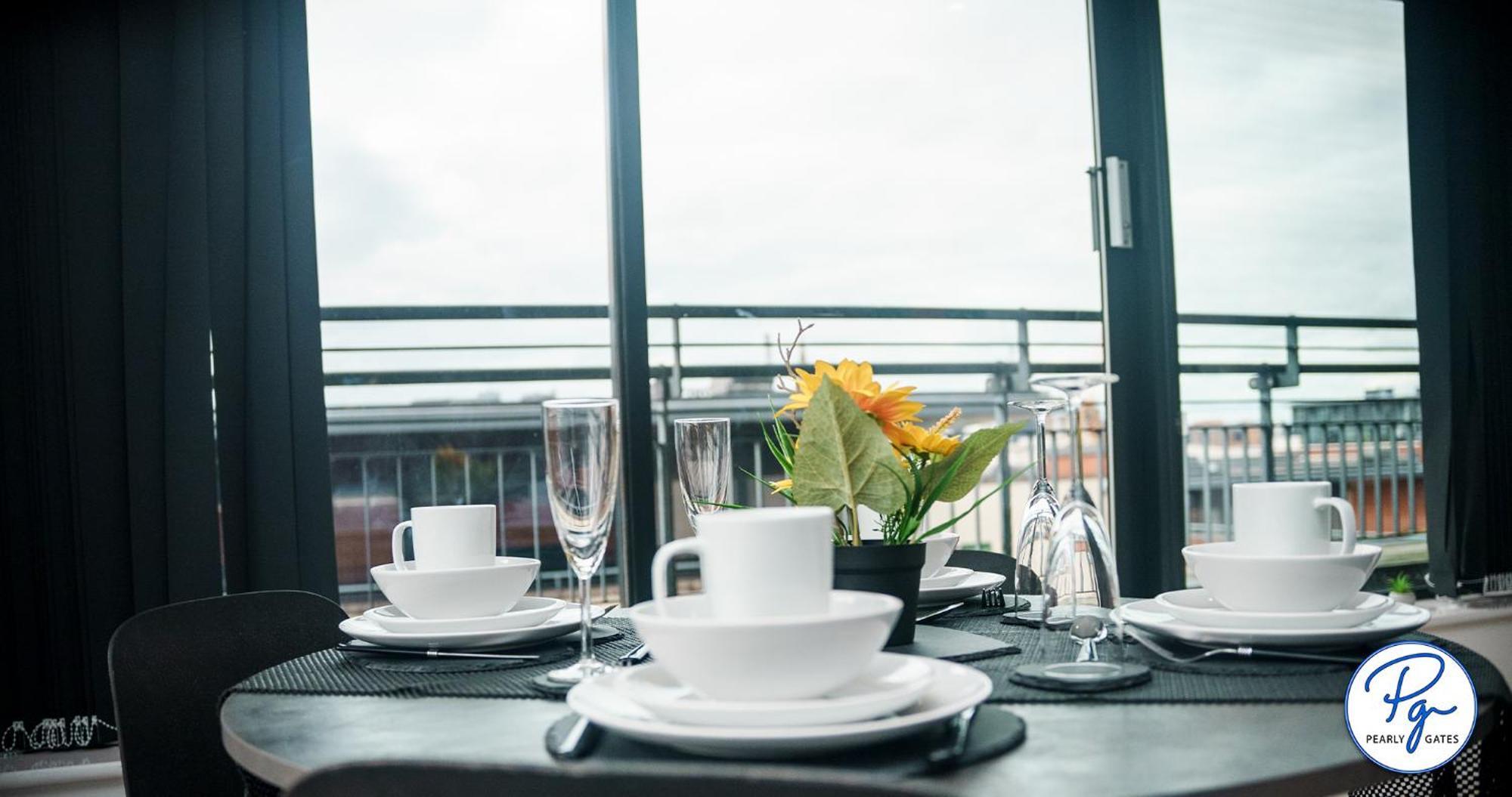 Penthouse - Amazing City Skyline Views - Free Parking - Balcony - Utilita Arena - New St Station - Bullring Shopping Birmingham Dış mekan fotoğraf