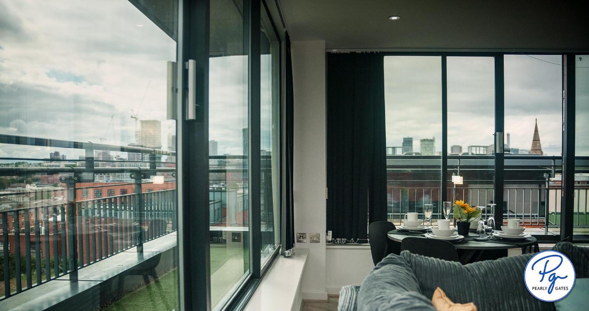 Penthouse - Amazing City Skyline Views - Free Parking - Balcony - Utilita Arena - New St Station - Bullring Shopping Birmingham Dış mekan fotoğraf