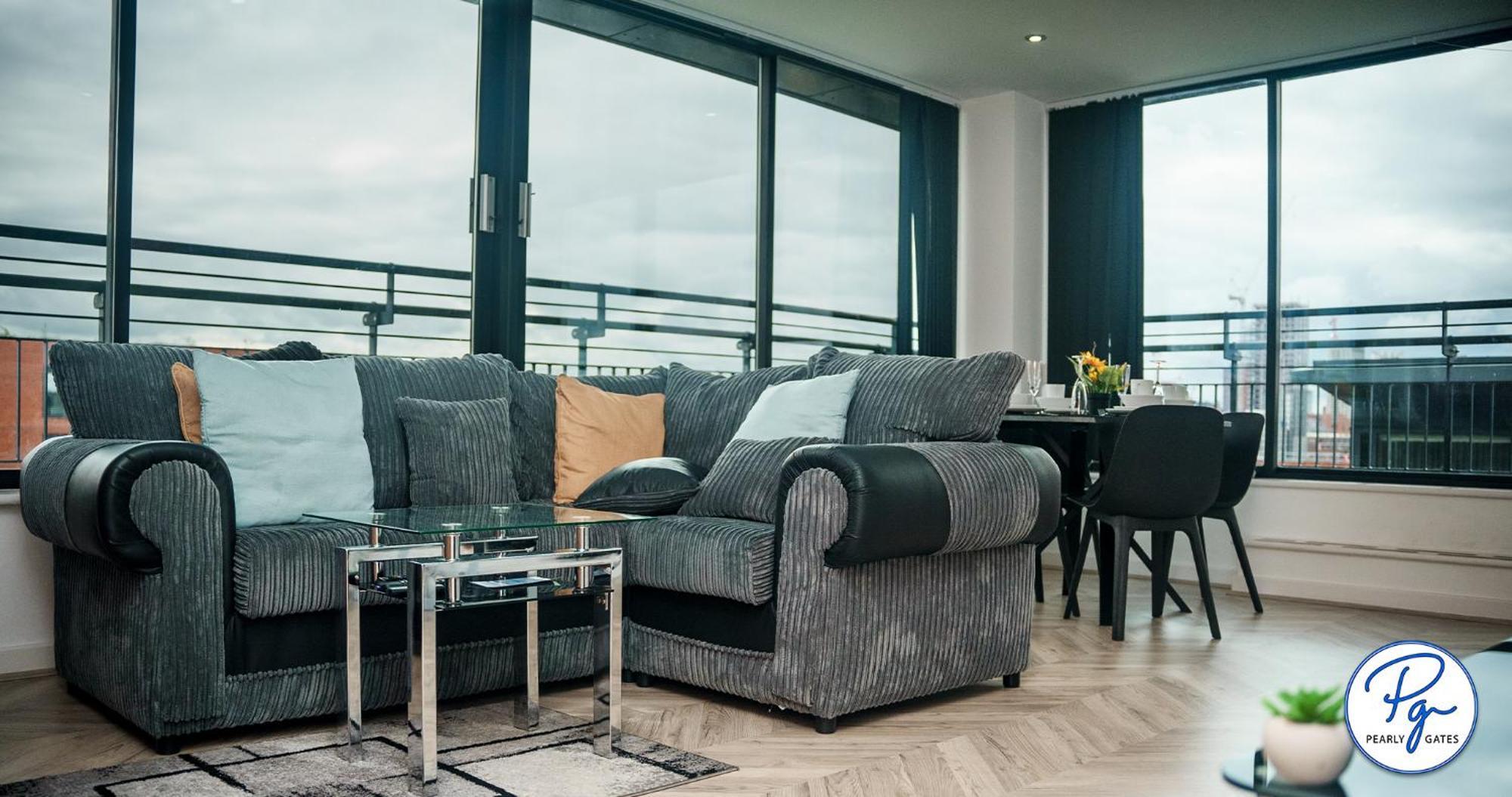 Penthouse - Amazing City Skyline Views - Free Parking - Balcony - Utilita Arena - New St Station - Bullring Shopping Birmingham Dış mekan fotoğraf